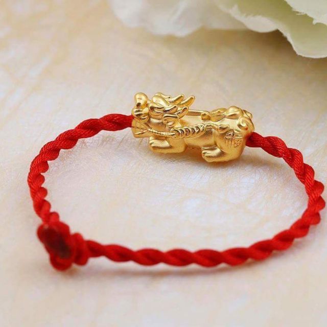 Vòng tay chỉ đỏ may mắn