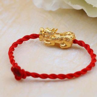 Vòng tay chỉ đỏ may mắn