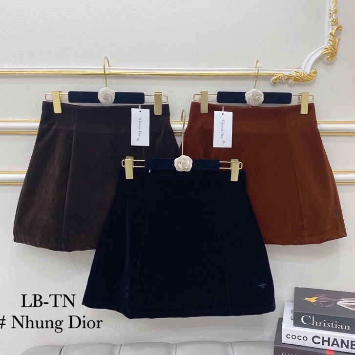 Chân váy nữ ngắn dáng chữ A chất liệu Nhung dày dặn thêu ong xinh xắn sang trọng - Mã CV509-PANOSI
