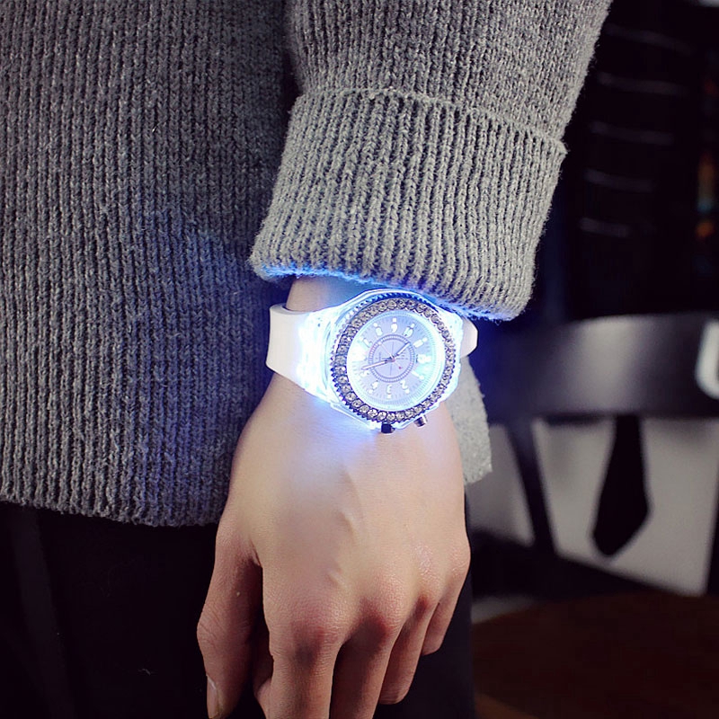 Đồng hồ đeo tay tích hợp đèn LED 7 màu phát quang W322 thời trang cho nam và nữ