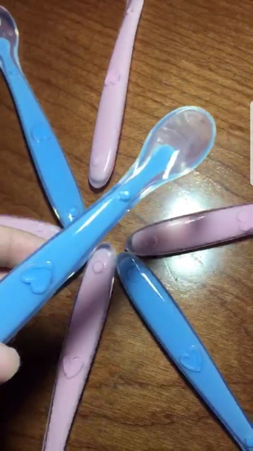 Thìa ăn dặm silicon cho bé