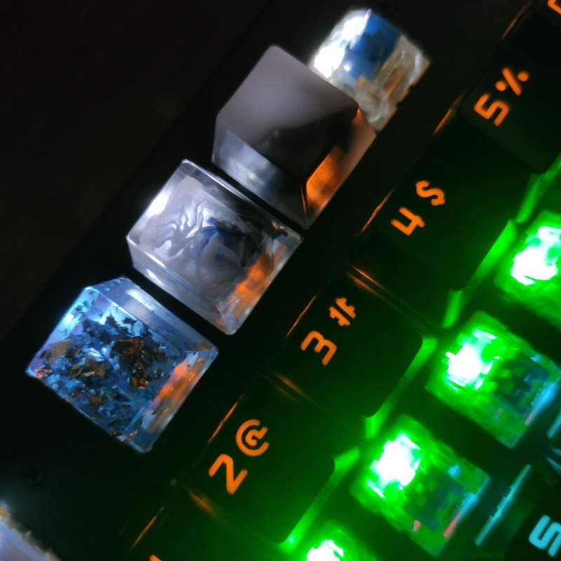 Handmade Customized OEM R4 Profile Resin Keycap Keyboard RGB Translucent Keycap