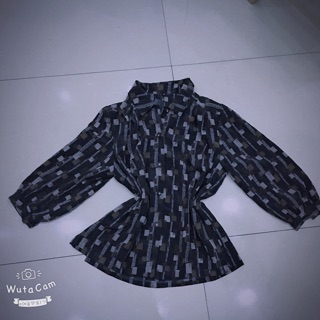 Chân váy chị bầu trời xanh đẹp. Oc le