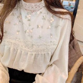 Áo babydoll thêu hoa lá đáp ren tiểu thư