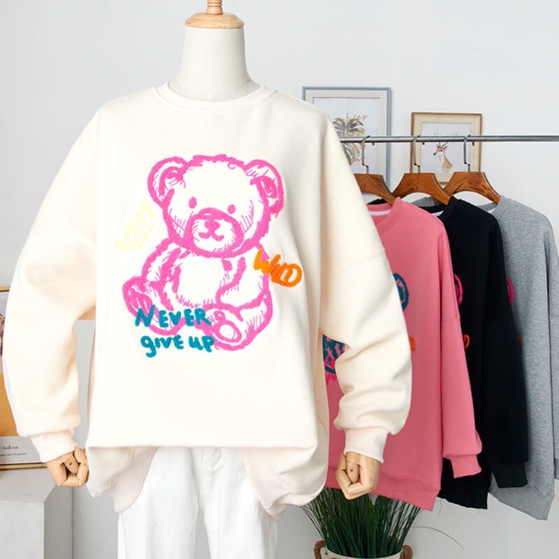 Áo nỉ cổ tròn, gấu hồng Moschino. | BigBuy360 - bigbuy360.vn