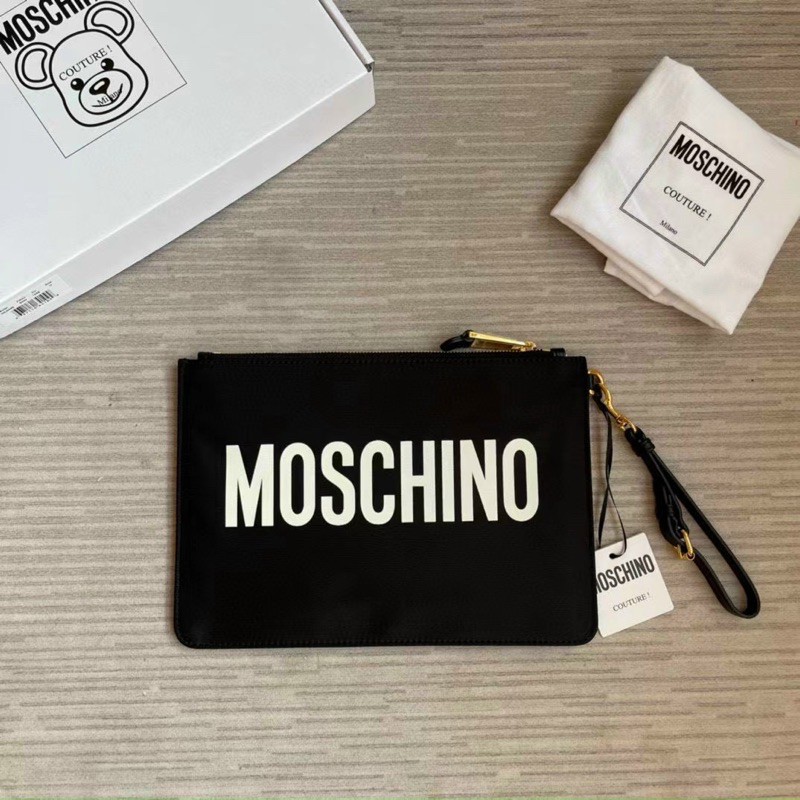 Túi clutch M.o.z.chi.nio gấu