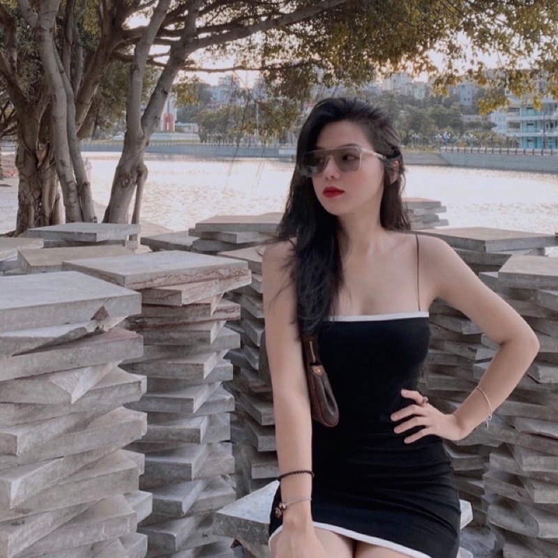 váy body hai dây make viền trắng