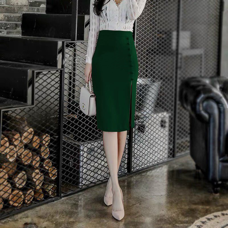 Váy công sở xẻ tà trước đính cúc | BigBuy360 - bigbuy360.vn