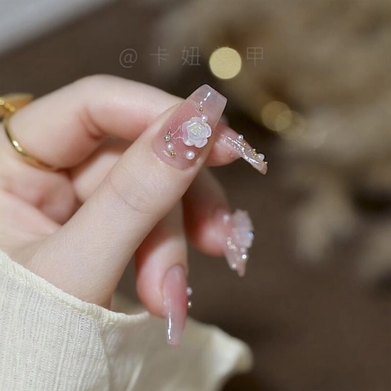 Nail box thiết kế đính charm hoa hồng lấp lánh xinh xinh