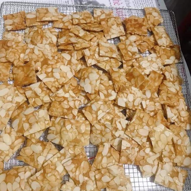 Bánh ngói hạnh nhân 110k/ 200g