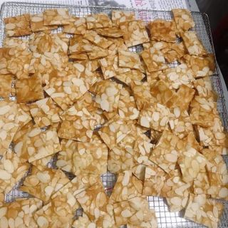 Bánh ngói hạnh nhân 110k/ 200g