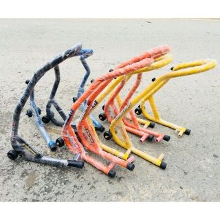 Ben nâng, bẫy nâng xe máy thông dụng nhiều xe gấp vuông