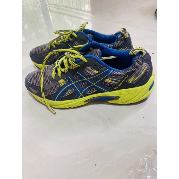 Giày thể thao hiệu si