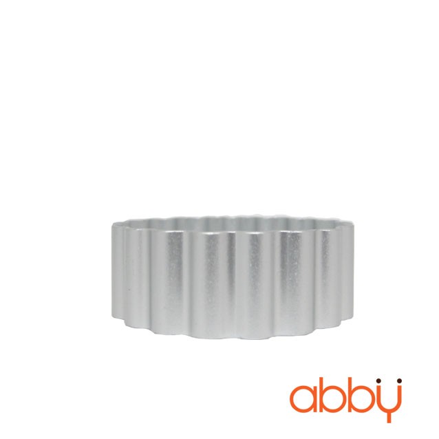 Khuôn nhấn hoa viền ren