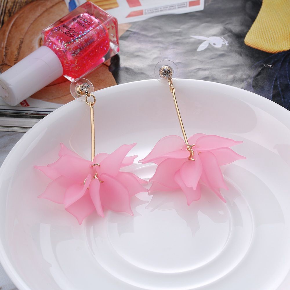 Đôi bông tai hình cánh hoa thời trang nữ tính