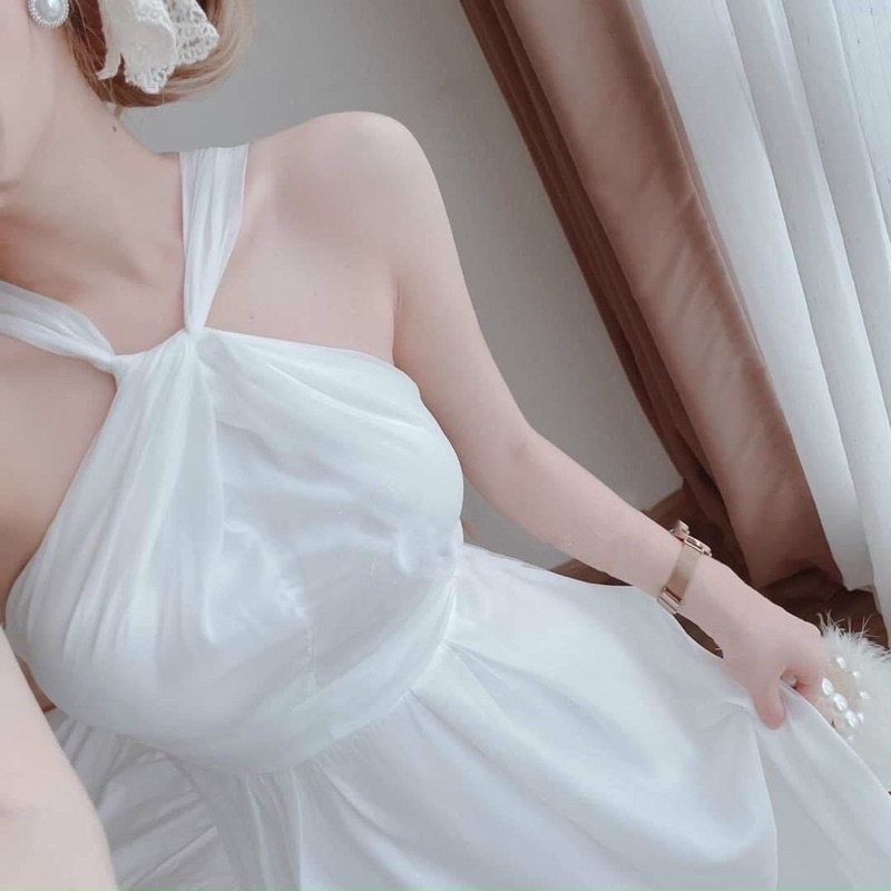 Đầm yếm trắng tùng xoè