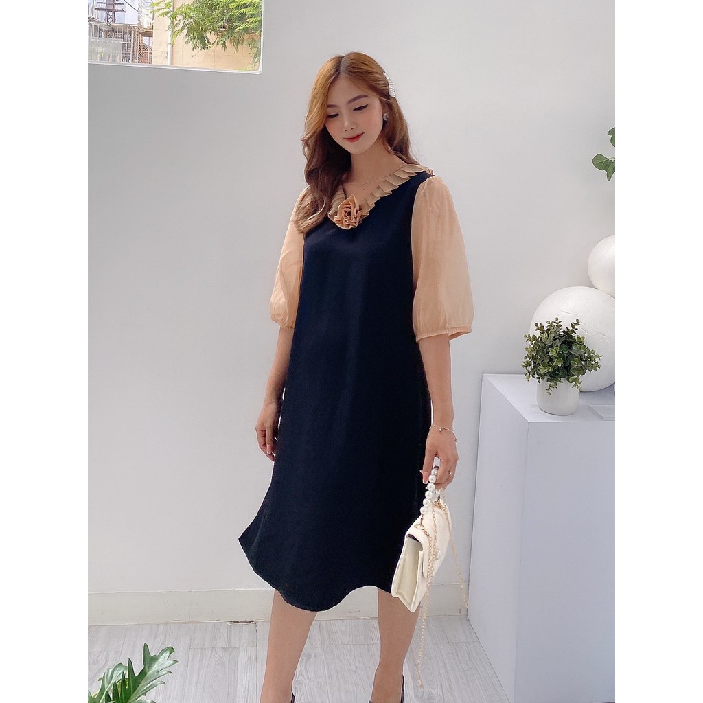 Đầm Bầu công sở đen viền hoa.