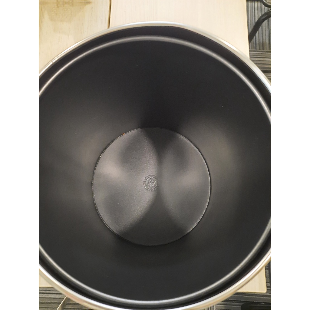 Thùng rác đen 2 lớp 8 lít