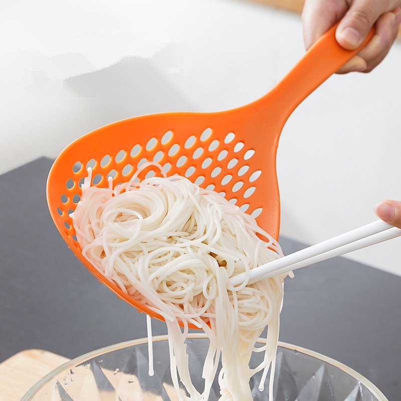 Vá Lọc Tay Cầm Dài Chống Nóng Dành Cho Nhà Bếp Tiện Lợi