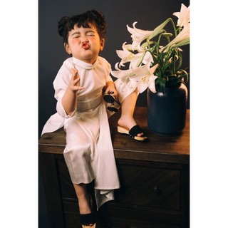 Áo dài trắng cho bé