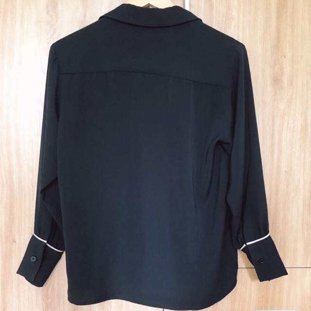 Áo sơ mi đen cổ Vest