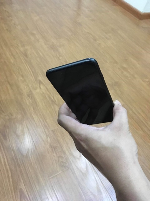 Iphone 7plus 128G màu đen.