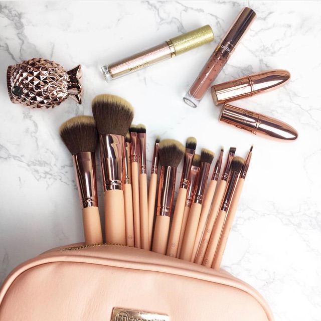 Bộ cọ BHCosmetics Chic - 14 Piece Brush Set with Cosmetic Case