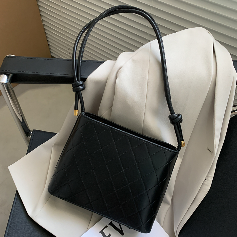 Túi xách đeo chéo IELGY phong cách Hàn Quốc thời trang cho nữ | BigBuy360 - bigbuy360.vn