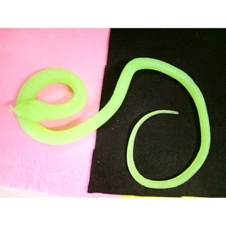 01 con rắn đồ chơi. hàng y hình nhe các bạn vì hình shop tự chụp nha các. dài 67cm. hàng luôn có sẵn. giá 26k/1 con.