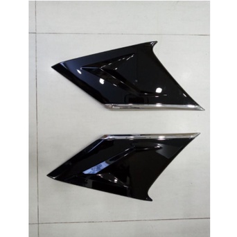 Ốp mang cá sau xe Toyota Corolla Cross, ốp trang trí kính sau xe Toyota Cross 2020-2022