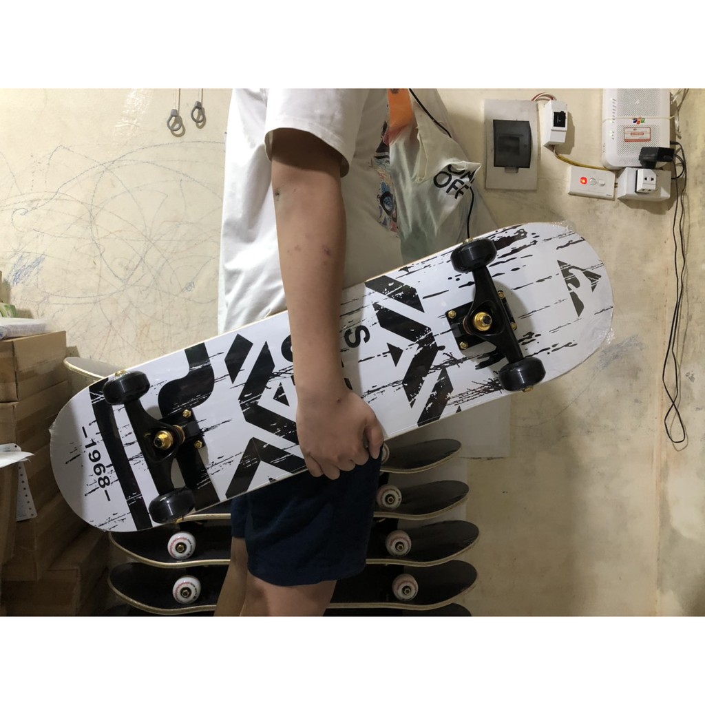 Ván Trượt Cao Cấp Mặt Nhám Đen Bánh Đục Mặt Dưới CÓ HÌNH CÁ TÍNH