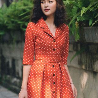 Đầm cổ vest chấm bi