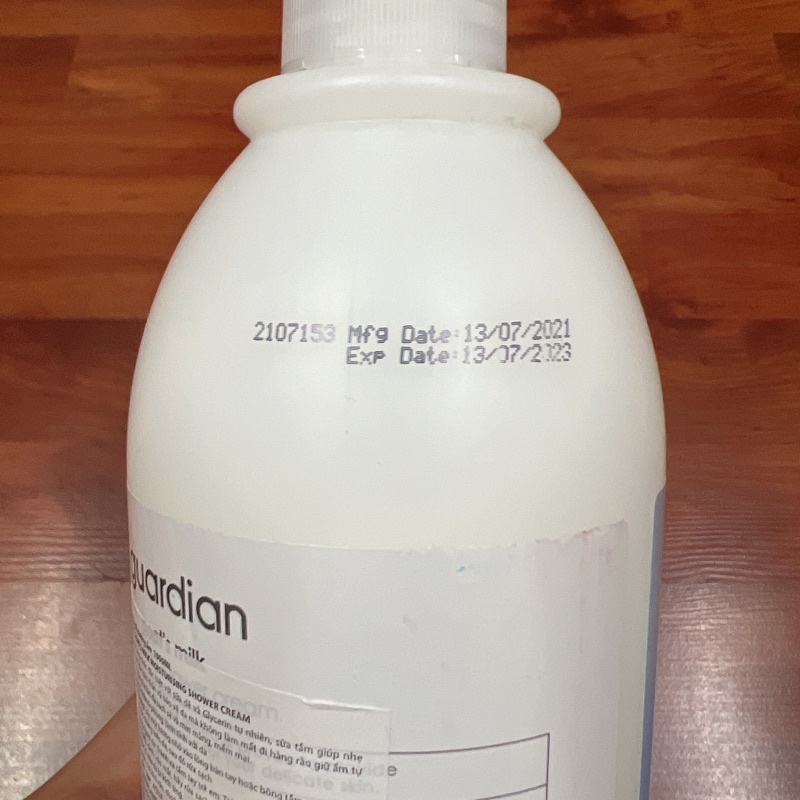 Sữa Tắm Trắng Da Dưỡng Ẩm Guardian Moisturising Shower Cream Goat’s Milk Chiết Xuất Sữa Dê 1000ml / 1L