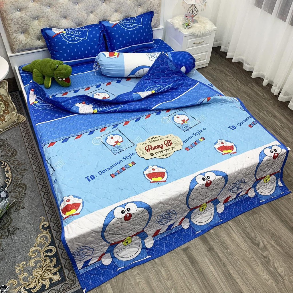 Set 5 Món Chăn Hè Trần Bông Kèm Ga Gối Và Vỏ Gối Ôm Cotton Poly Mẫu DORAEMON TEM THƯ