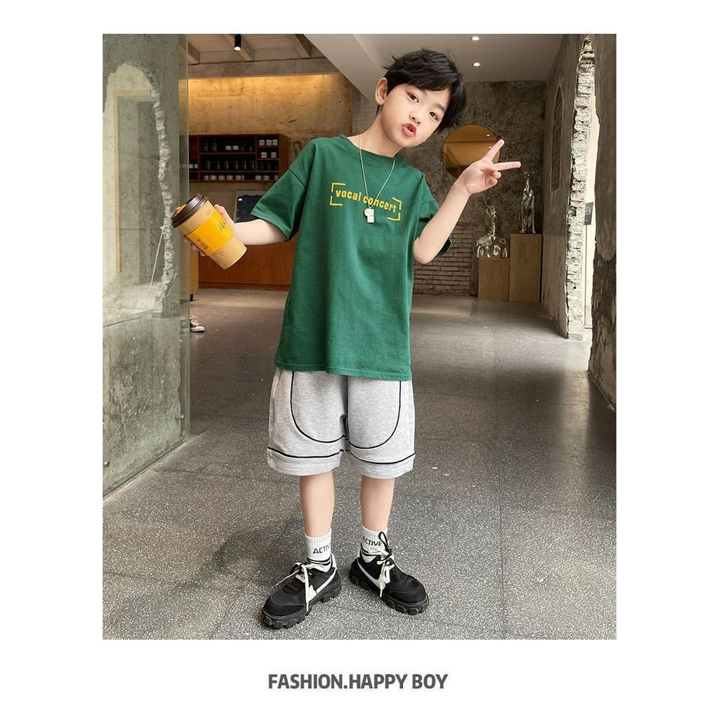 Bộ quần áo trẻ em dành cho bé trai 18-45kg mẫu chữ "VOCAL"'. Chất liệu thoáng mát, co dãn tốt.