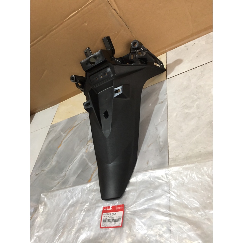 Chắn bùn sau - đuôi bắt biển HONDA LEAD 125 năm 2018-2019 màu Đen. *NH1* 80105K12V00ZB