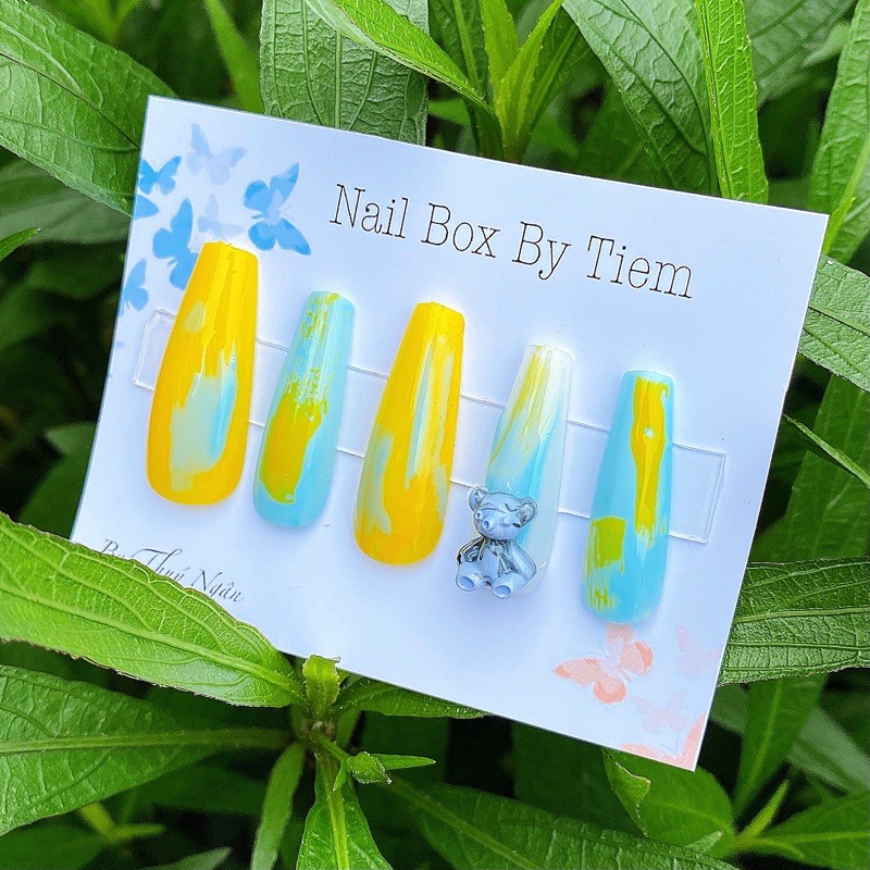 Nailbox vàng loang mix charm gấu