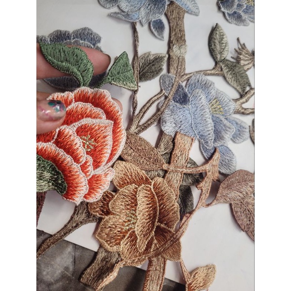 Cành hoa thêu chỉ lụa mã BH100