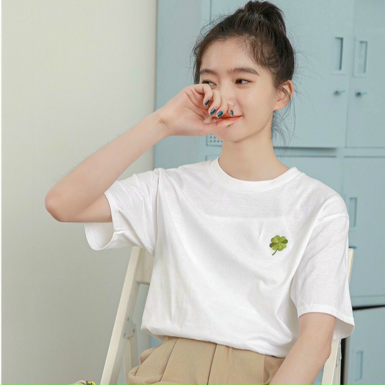 Áo thun trơn form rộng Unisex thêu hình cỏ bốn lá may mắn TTML0071