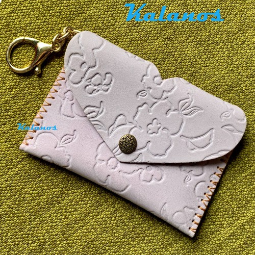 Ví nữ mini móc khóa nhỏ gọn da bò cao cấp handmade với nắp cách điệu hình trái tim độc đáo Kalanos KMKN40-Hong