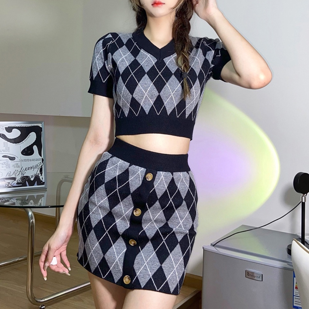 Korean Style Women V-Neck Knit Cropped Top Slim Fit Retro Rhombus Short Sleeve