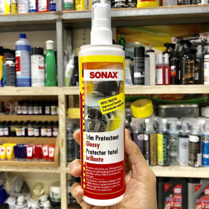 Chai xịt làm sạch và bảo dưỡng nhựa bên trong và ngoài xe ô tô, thương hiệu Sonax 380041 -  Dung tích 300ml {CHÍNH HÃNG