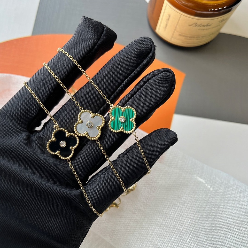 Vòng Tay Louis Vuitton Bằng Thép Titan Họa Tiết LV Monogram