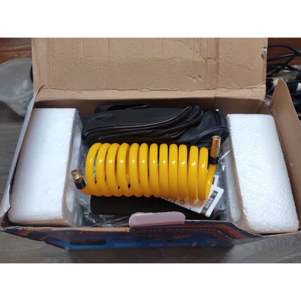 Bơm lốp ô tô dự phòng đồng hồ cơ khí