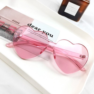 Kính mát giả tiếng anh hình trái tim độc đáo chống tia UV400 | BigBuy360 - bigbuy360.vn