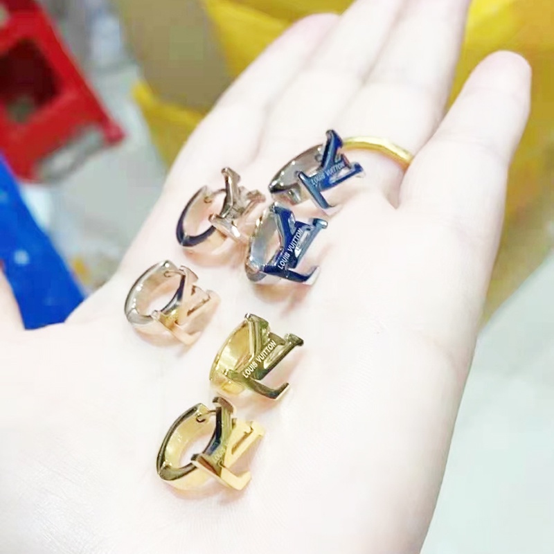 Bông Tai Khoen Tròn Đính Chữ Titan Ko Đen TT 4327