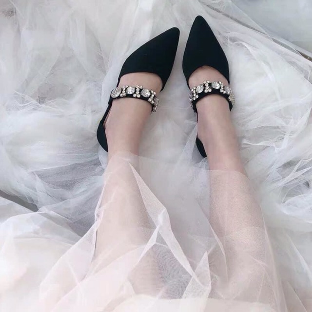 Giày bệt quai đính đá