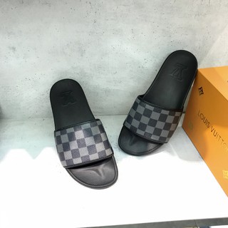 Dép lê nam LV quai ngang kẻ ô nâu đen,đế cao su đi êm chân chắc chắn có đủ size 38-42 phong cánh trẻ trung Mã 212