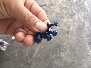 Bộ 4 ốc mão kính chắn gió