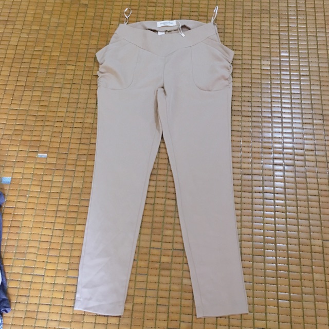 Pass quần còn dây tag 150k size S < 52 kg